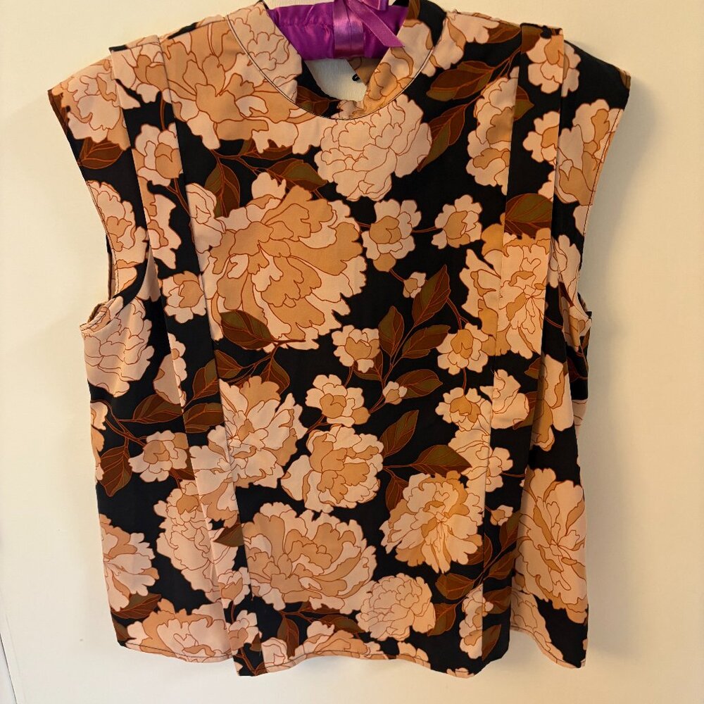 Floral Mums Sleveless Blouse